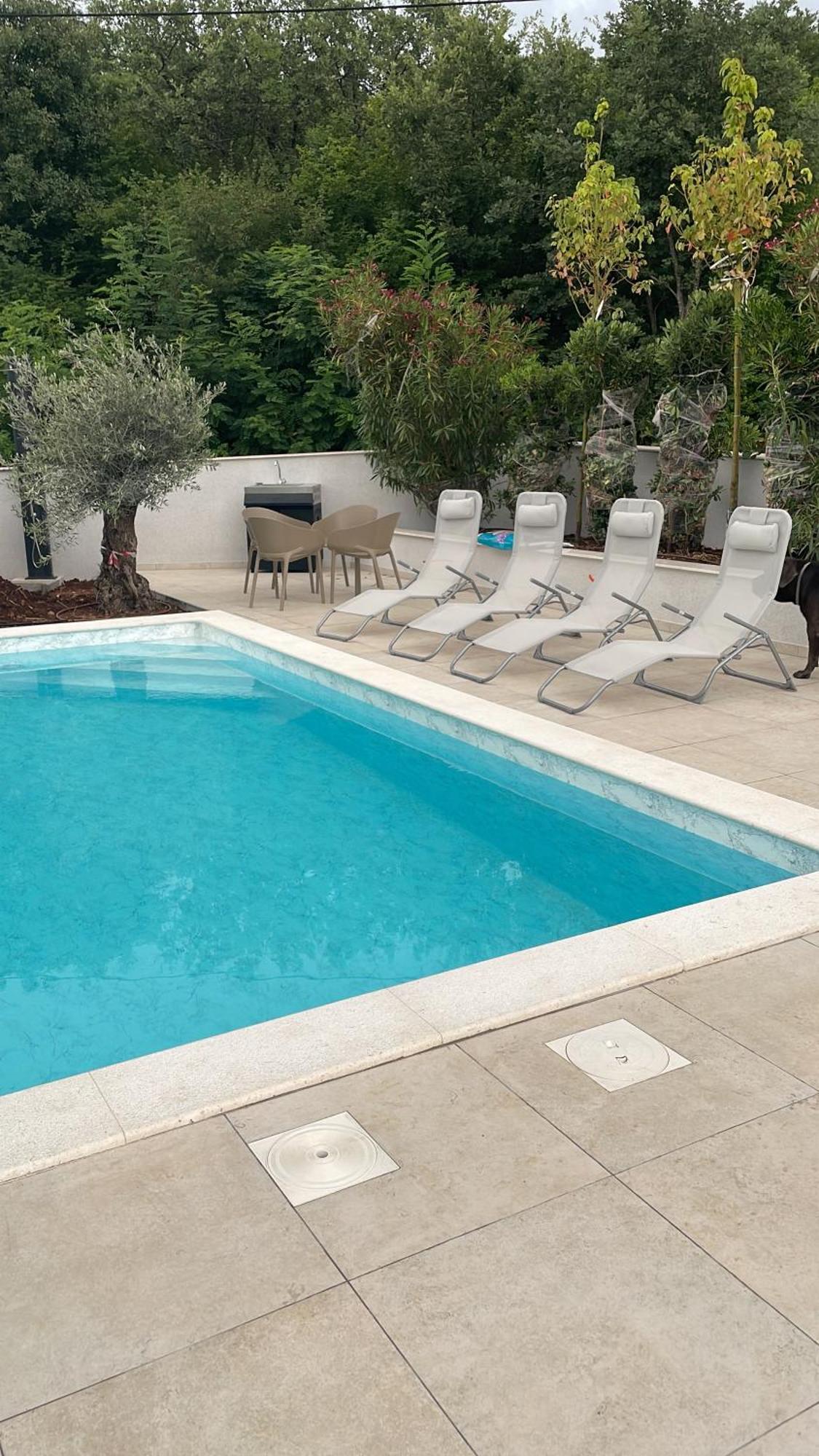 Lulani Pool Apartmán *
